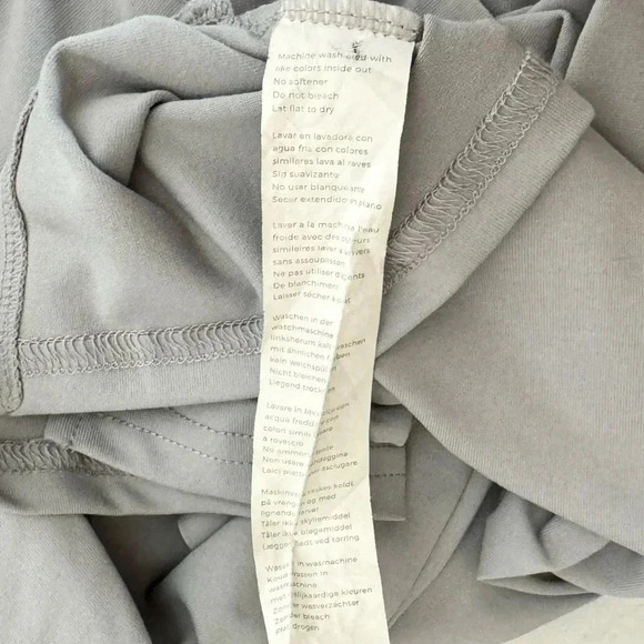 Fabletics | Cashel Adjustable Sleeve Top II Gray Cinch Sleeve Thumbholes - Picture 10 of 10